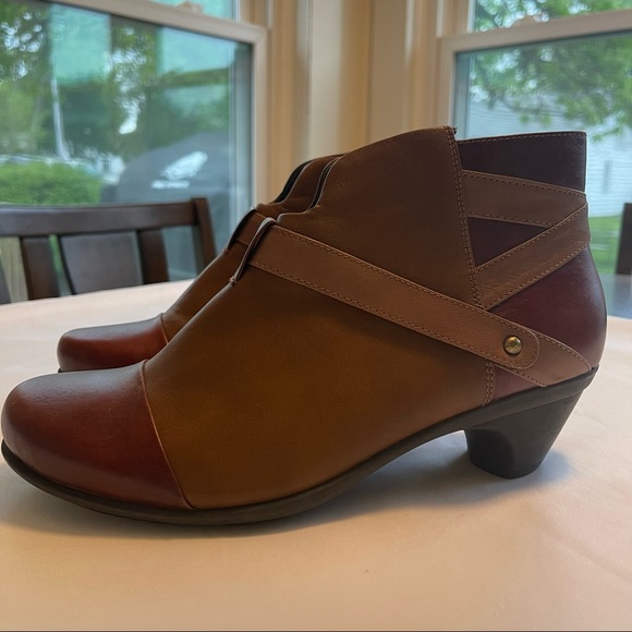 NAOT Ankle Bootie Boots Size 39, 8.5 USA | Buttery Soft | Made in Israel - Picture 1 of 11